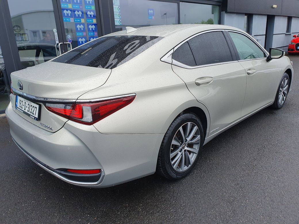 2019 Lexus ES 300h
