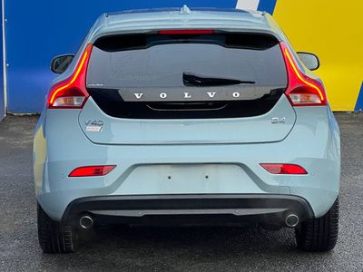 2017 Volvo V40