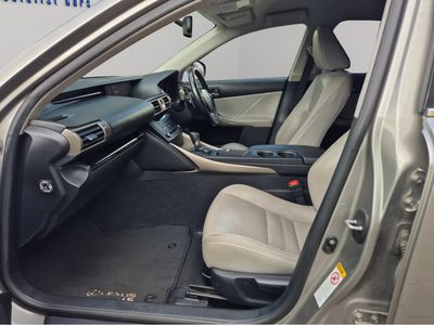 2015 Lexus IS 300h