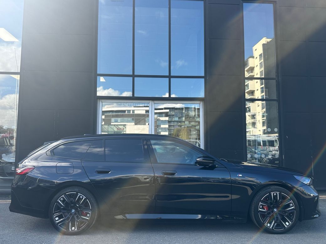 2025 BMW i5