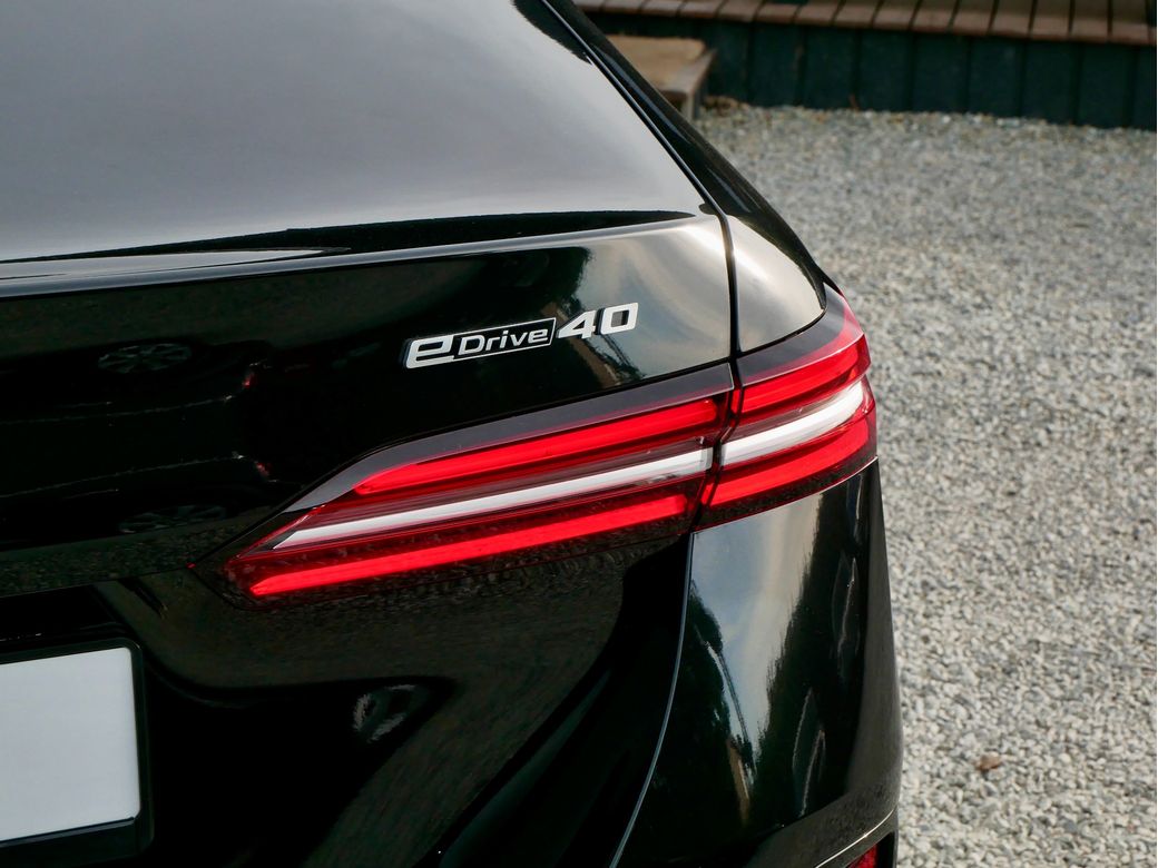 2024 BMW i5