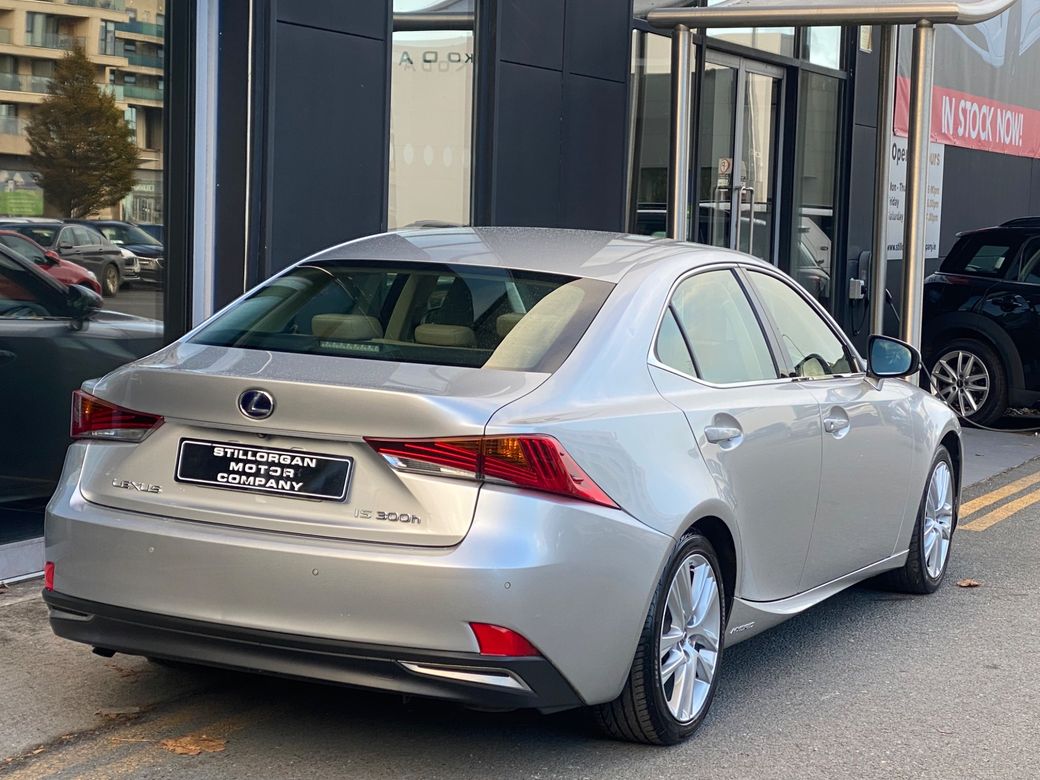 2019 Lexus IS 300h