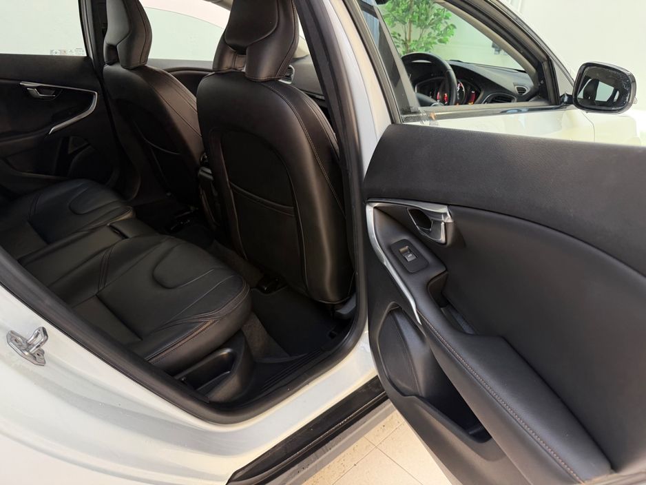 2017 Volvo V40