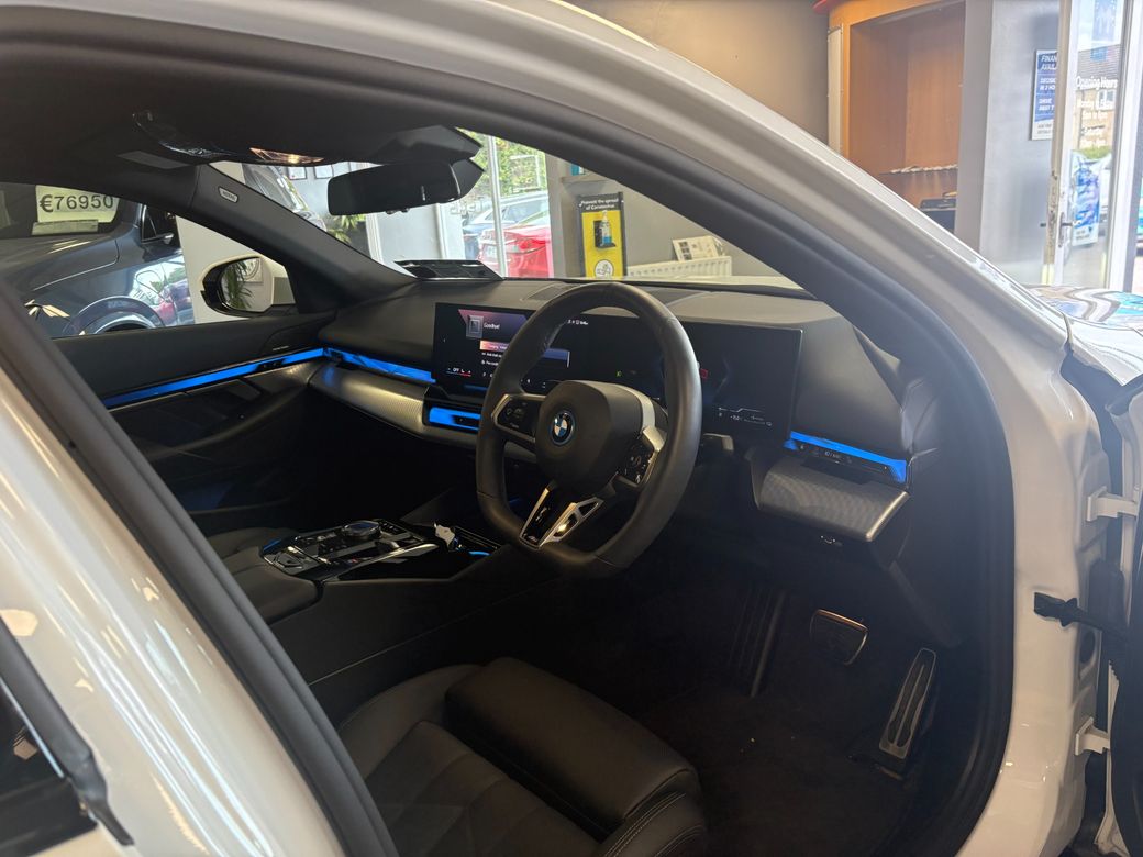2025 BMW 530