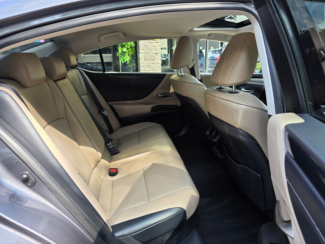2021 Lexus ES 300h