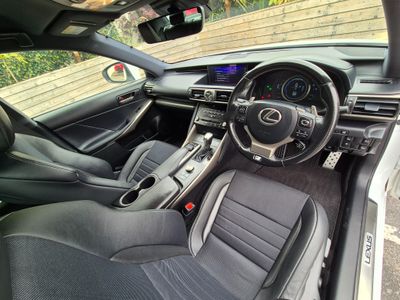 2017 Lexus IS 300h