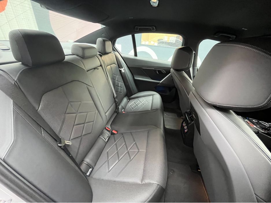 2025 BMW i5
