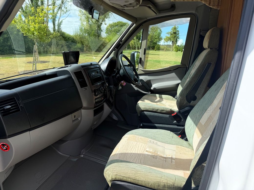 2010 AUTOSLEEPER SUFFOLK LOW PROFILE R.H.D AUTO 