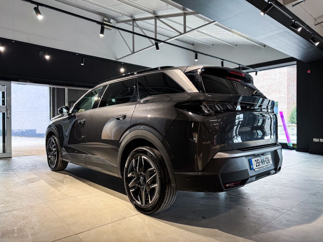 2025 Peugeot 5008