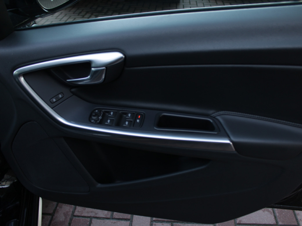 2016 Volvo V60 Cross Country