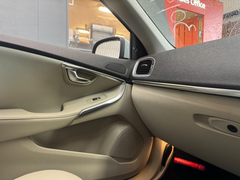 2018 Volvo V40