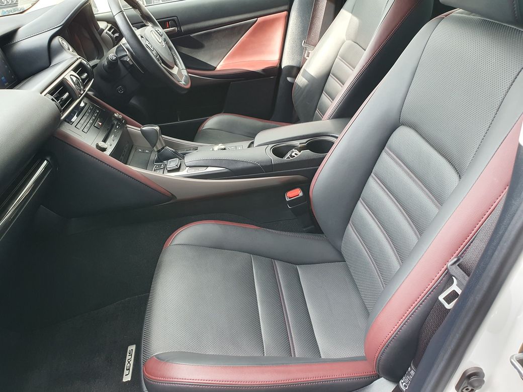 2018 Lexus IS 300h