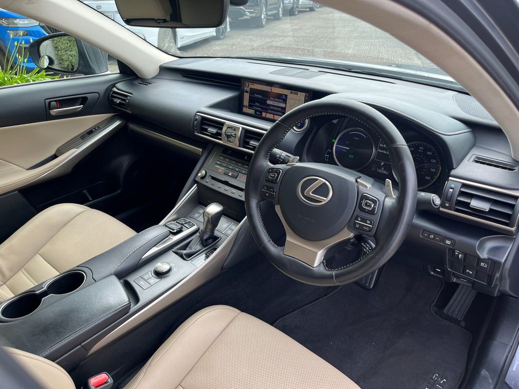 2019 Lexus IS 300h