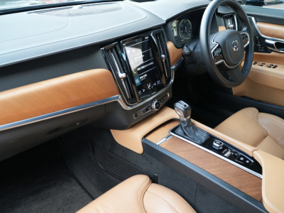 2021 Volvo V90