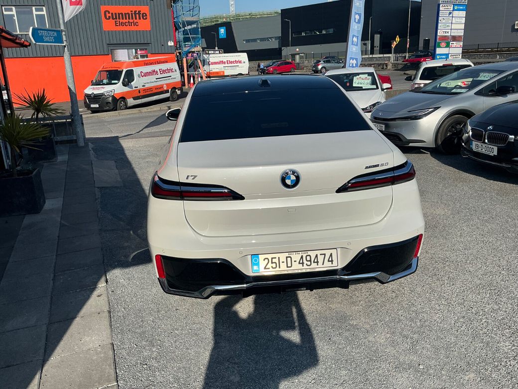 2025 BMW i7