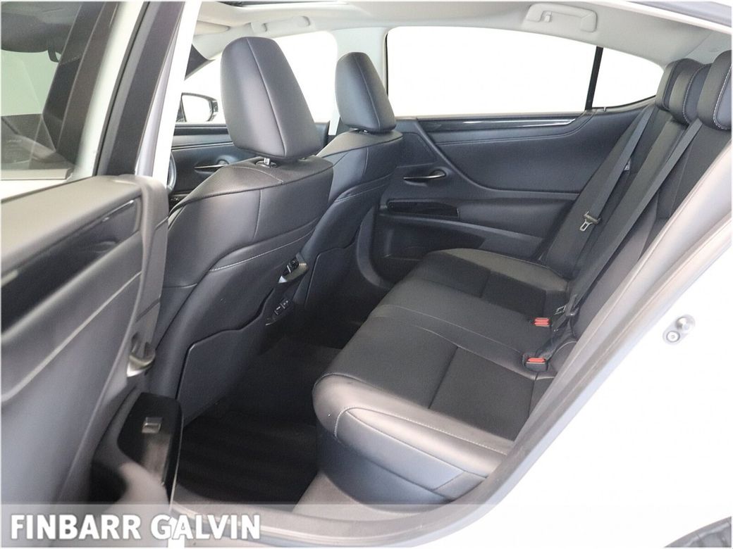 2022 Lexus ES 300h