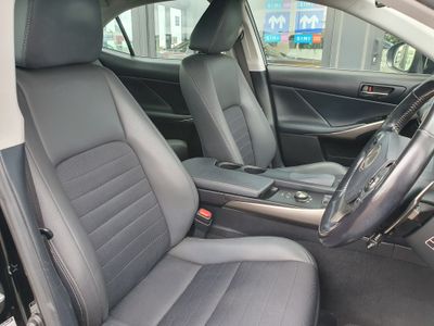 2015 Lexus IS 300h