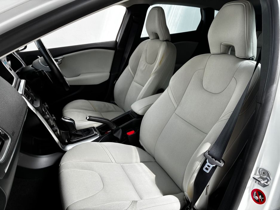 2016 Volvo V40