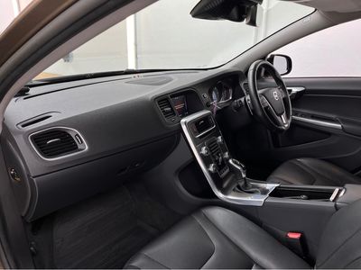 2016 Volvo V60 Cross Country