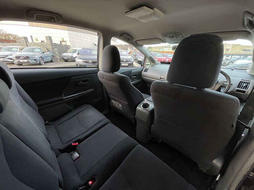 2013 Toyota Prius Alpha