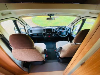 2014 SWIFT  SUNDANCE 584PR 4 BELT 4 BERTH R.H.D 