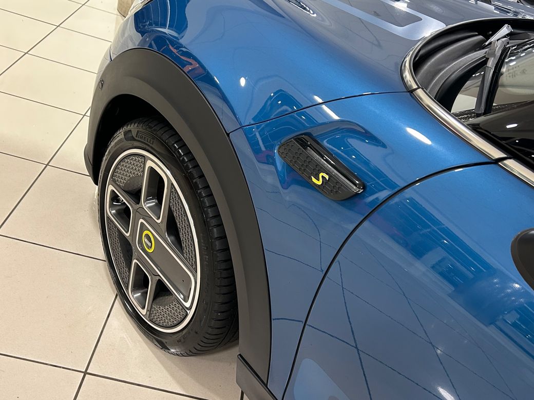 2022 Mini Hatch