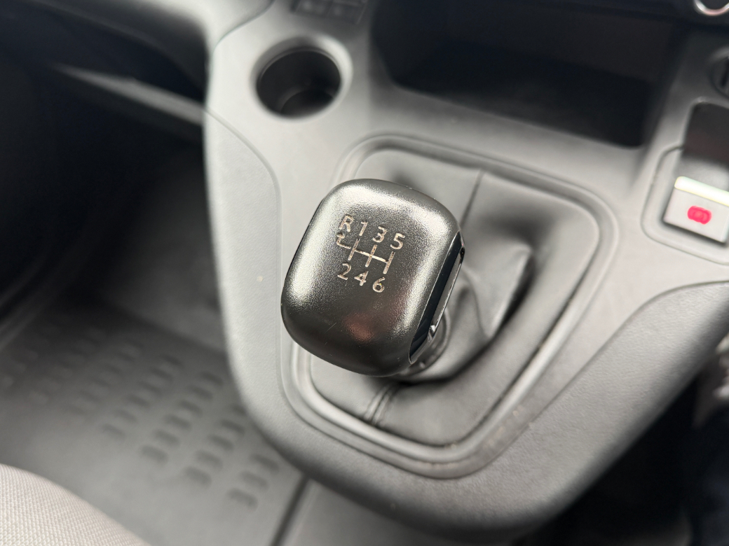 2022 Peugeot Partner