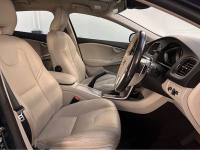 2017 Volvo V40
