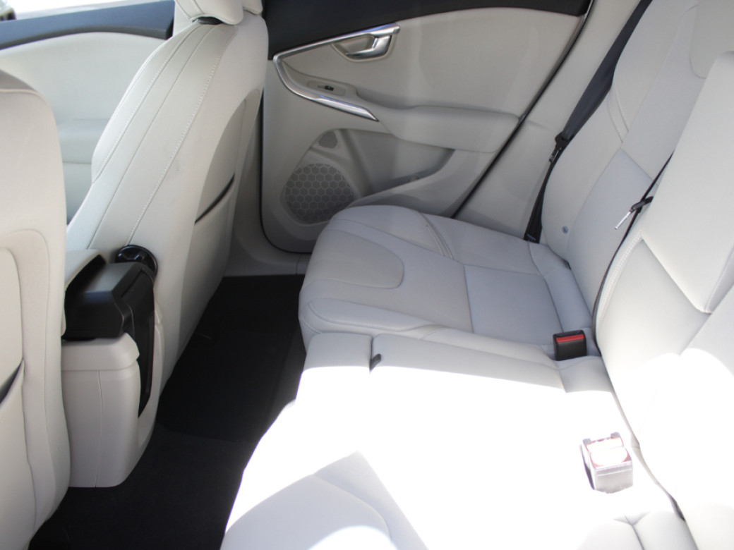 2016 Volvo V40