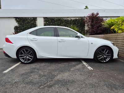 2017 Lexus IS 300h