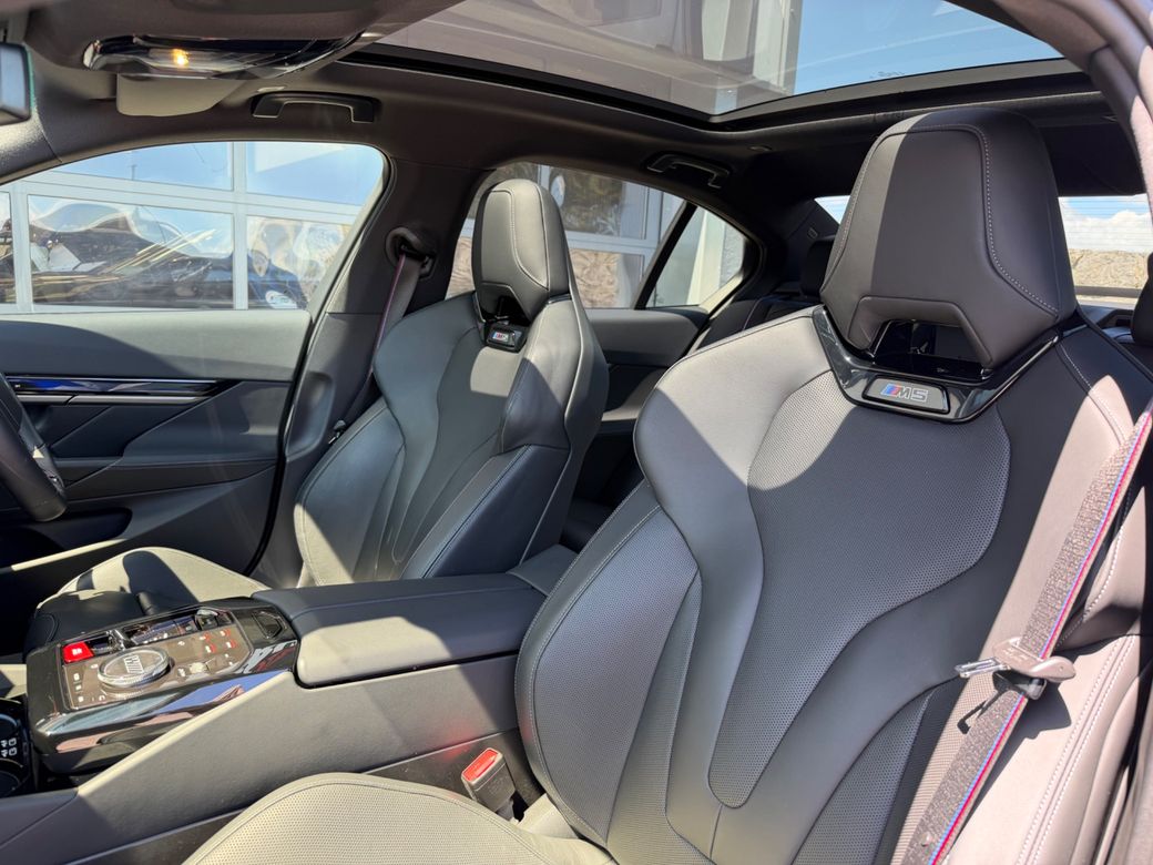 2025 BMW M5