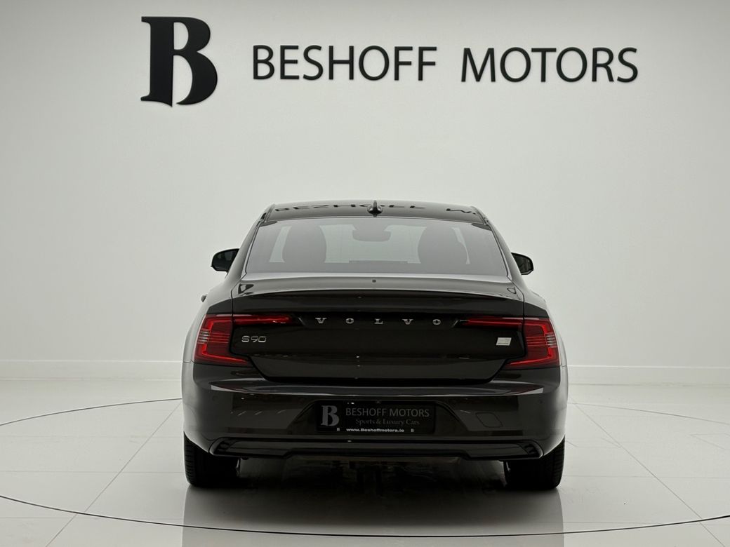 2022 Volvo S90