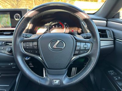 2021 Lexus ES 300h