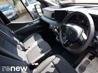 2025 Renault Master