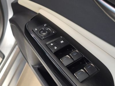 2025 Lexus ES 300h