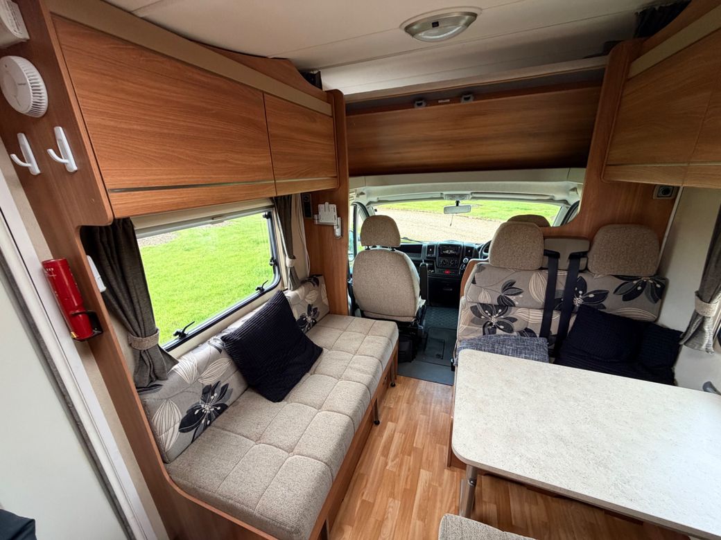 2013 SWIFT ESCAPE 696 R.H.D 