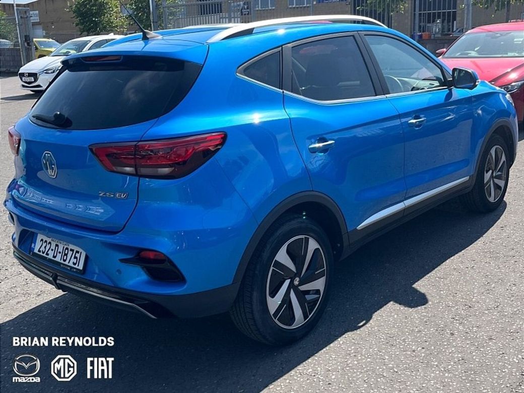 2023 MG ZS