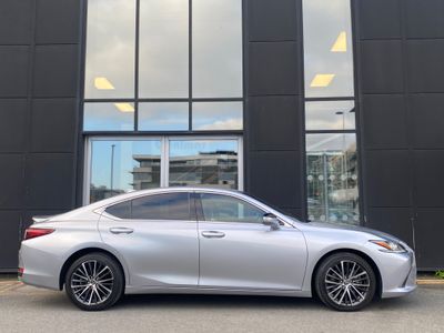 2023 Lexus ES 300h