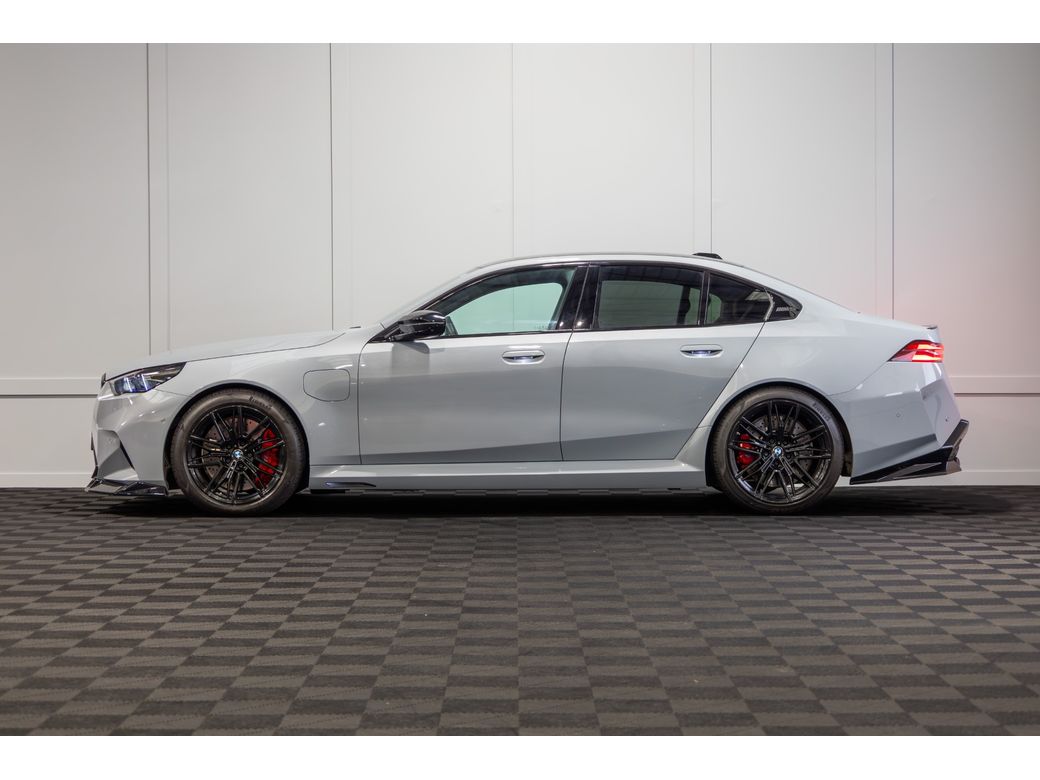 2025 BMW M5