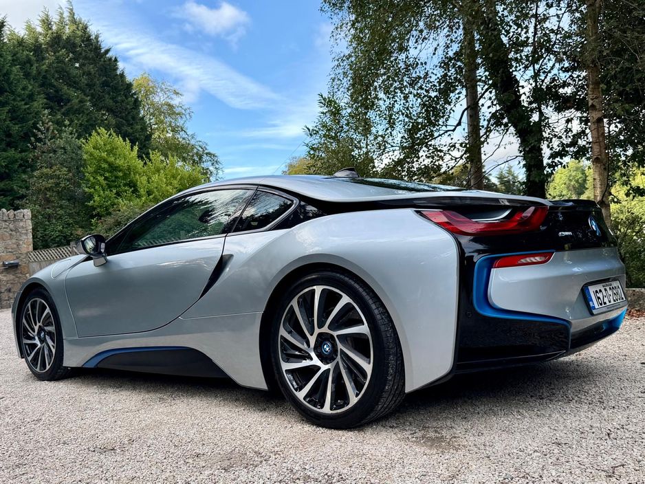 2016 BMW i8