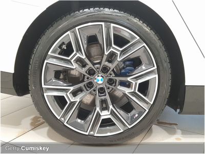 2025 BMW i5