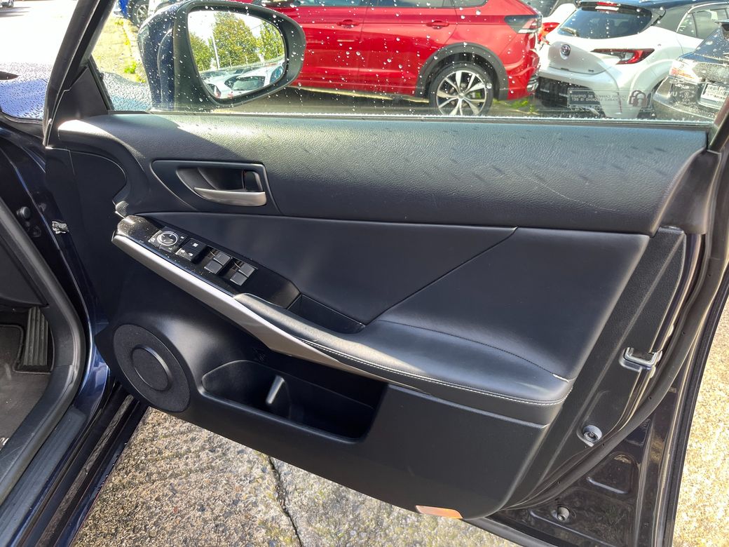 2017 Lexus IS 300h