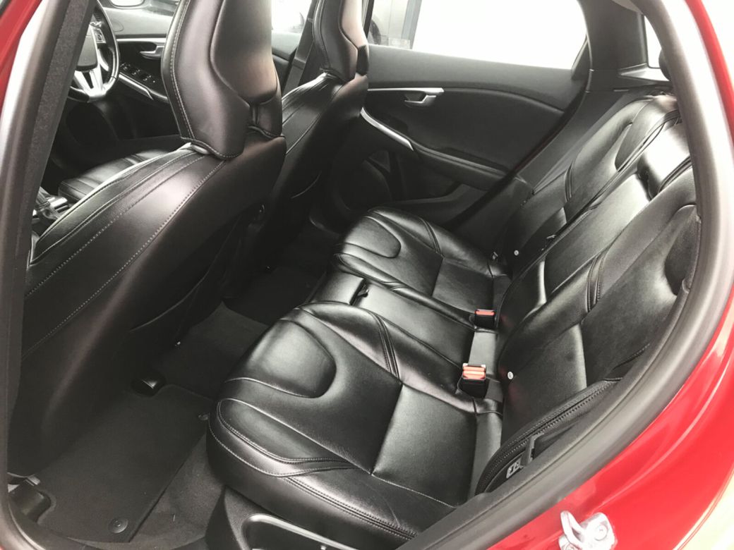 2016 Volvo V40