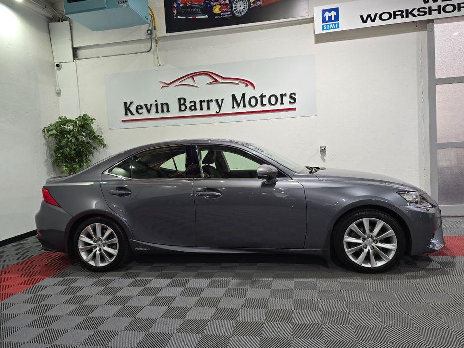 2016 Lexus IS 300h