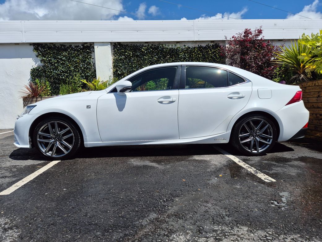 2015 Lexus IS 300h