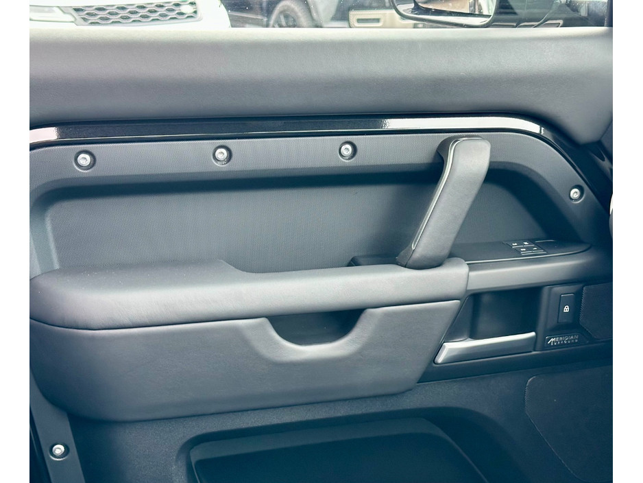 2025 Land Rover Defender