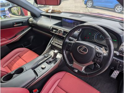 2017 Lexus IS 300h