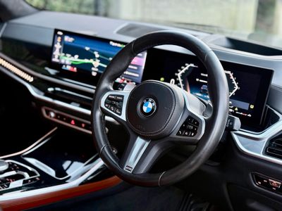 2023 BMW X7