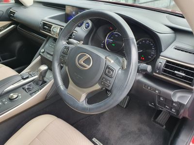 2018 Lexus IS 300h