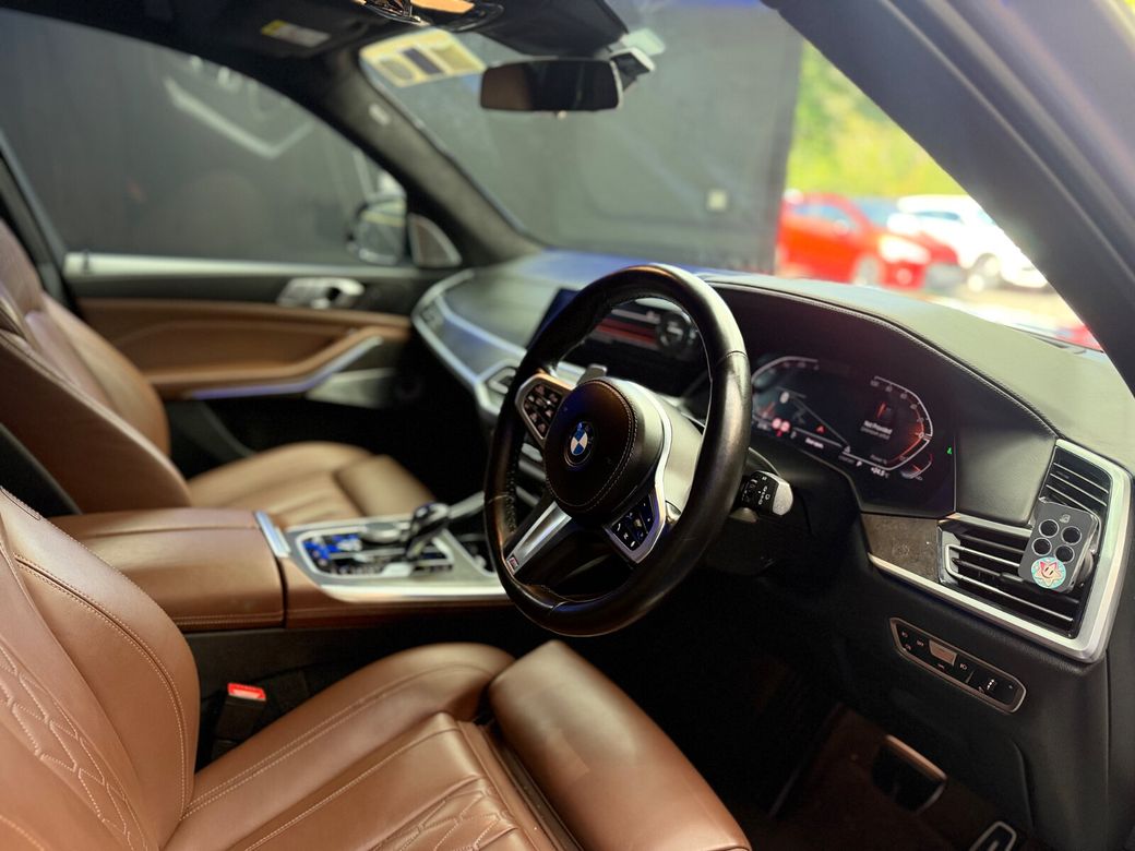 2021 BMW X7